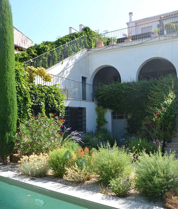 jardin-méditerranéen_jardin-de-ville_jardin-clos_vue-de-la-piscine_conception-Bettina-martin_Artiste-paysagiste